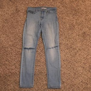 light wash ripped skinny jeans